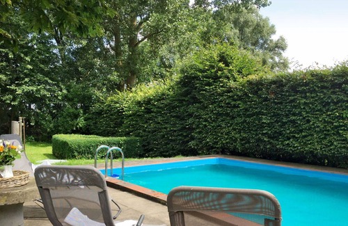 Steinau Villa | Beautiful private villa for 8 guests with WIFI, pool, TV, pets allowed and parking