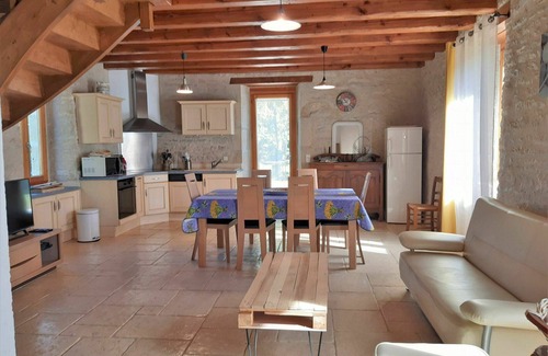 Pontcirq Villa | Beautiful private villa for 6 people with private pool, WIFI, TV, terrace, pets allowed and park.