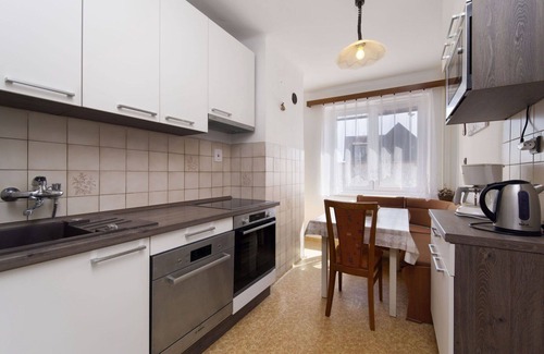 Neurazy House | Beautiful private villa for 10 guests with WIFI, private pool, hot tub, TV, terrace and pets all.