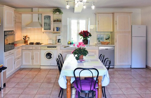 Blanquefort-sur-Briolance Villa | Beautiful private villa with A/C, WIFI, private pool, TV, terrace, pets allowed and parking
