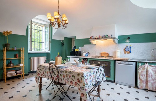 Hyeres House | Beautiful private villa for 10 people with private pool, WIFI, TV, patio and parking
