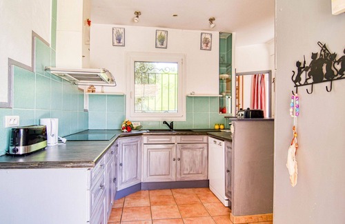Carces House | Beautiful private villa for 8 people with WIFI, private pool, TV, patio and pets allowed