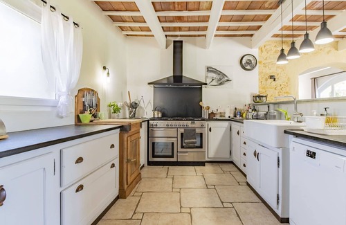 Uchaux House | Beautiful private villa for 8 guests with private pool, A/C, WIFI, TV and terrace