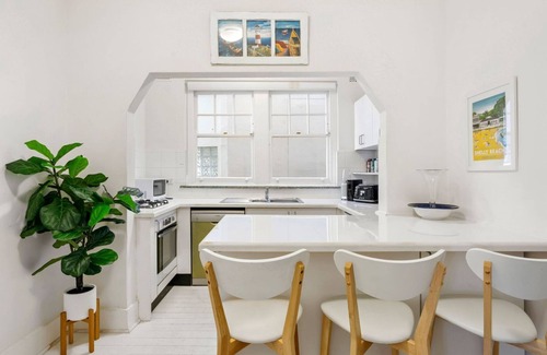 Manly Apartment | Beautiful property right on Manly Harbour