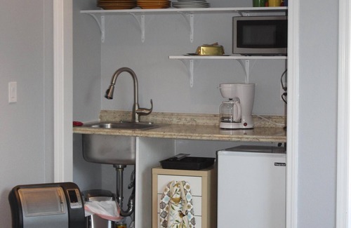 Redwood City Apartment | Beautiful quiet studio in the heart of Silicon Valley