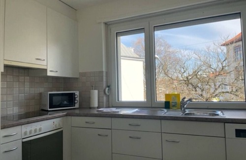 Hirslanden Apartment | Beautiful, quite and very central 2BR flat (Sky6)