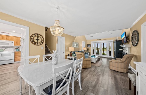 Tarpon Pond House | Beautiful Remodeled Cottage! Screened Porch w/Water Views! Perfect Location! Amenity Cards!
