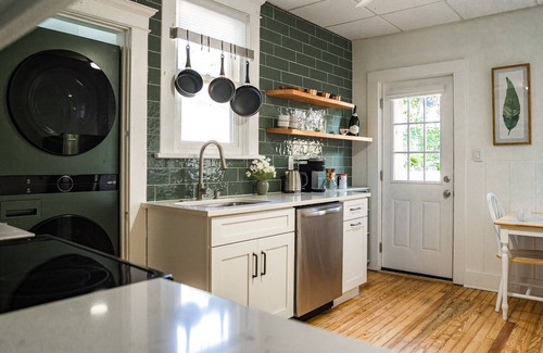 Downtown Cottage | Beautiful Remodeled Downtown Frederick Cottage (Pet-Friendly)