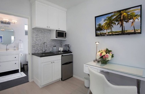 Ocean Park Apartment | Beautiful renovated studio close to the ocean.