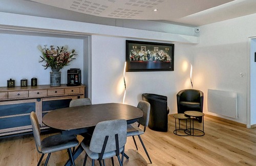 Vesoul Cottage | Beautiful renovated apartment in Vesoul with parking and Wifi