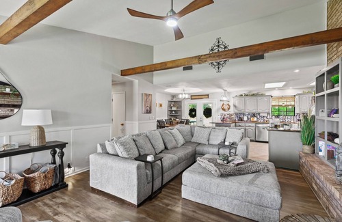 Mena House | Beautiful Renovated Home-Mena Mountain View-UTV Trails-CMA-MTB-Kayak & Much More