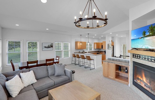 Thornton House | Beautiful resort condo with amazing snowy mtn views