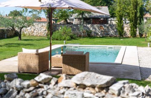 Sveti Petar u Sumi Villa | Beautiful restored farmhouse with private pool and gardens