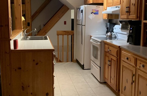 Tolland House | Beautiful retreat in a lake community to the enjoy the summer season.