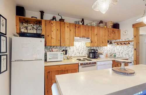 Proctorsville Condo | Beautiful retreat close to Okemo with free WiFi, private washer/dryer