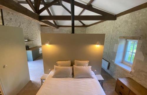 Bourg-Charente Apartment | Beautiful riverside boathouse