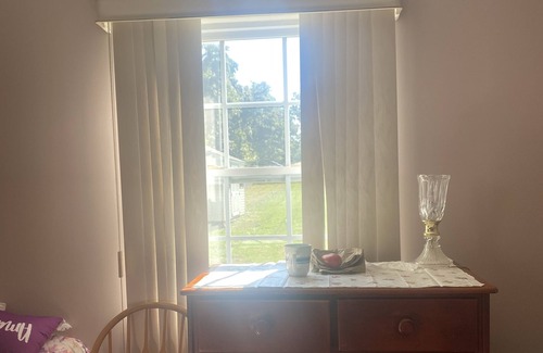 Selden House | Beautiful room with bathroom on nice dead end block