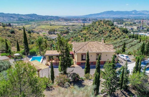 Campanillas Cottage | Beautiful rural house a stone's throw from the center