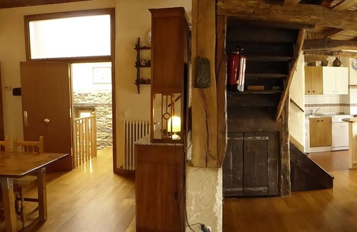 Ibero Cottage | Beautiful Rural House next to the river. With pool and 10 minutes from Pamplona.