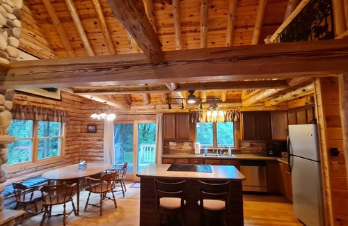 Putnam Cabin | Beautiful & Secluded Cabin by Lake Thunderbird