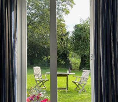 Wrinehill Apartment | Beautiful Self Contained Garden Room