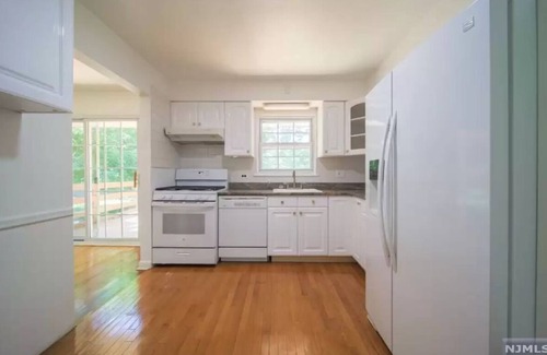 Cresskill House | Beautiful & Serene Home - Perfect Summer Getaway!