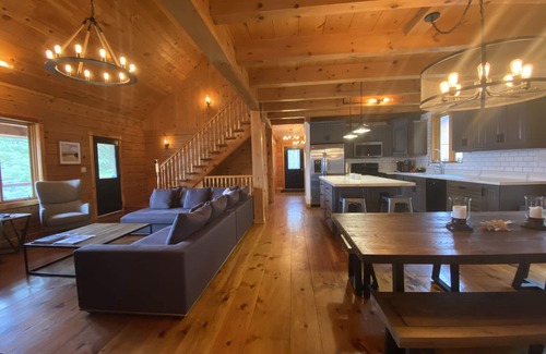 Seguin House | Beautiful serene lake house sitting on 40 acres in North Muskoka
