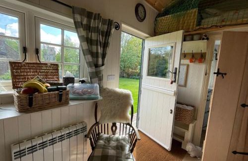 Weedon Lois House | Beautiful Shepherd's Hut - Lois Weedon