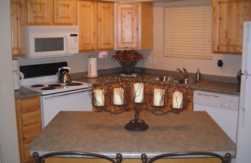 Park City Condo | Beautiful Ski Condo with Mountain and Water Views!