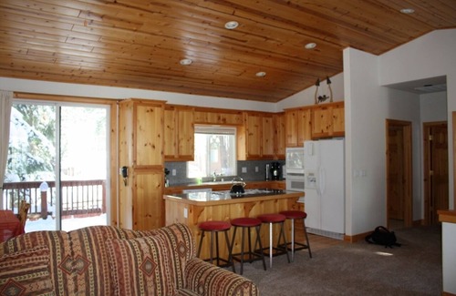 Mountain View Estates House | Beautiful South Lake Tahoe Cabin With Hot Tub