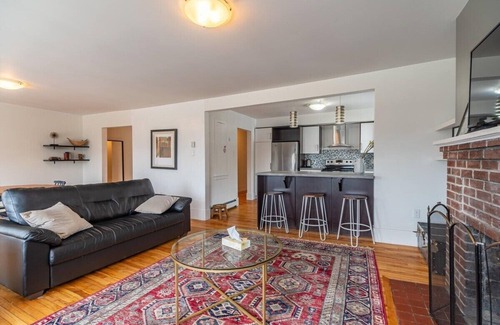 Bedford Apartment | Beautiful & Spacious Apt, AC