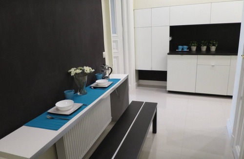 Palace District Condo | Beautiful spacious central 4 bedroom/3 bathroom