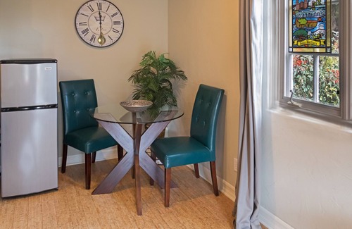 Santa Barbara Apartment | Beautiful, spacious, sunny courtyard studio with fountain in Foothill Estate.