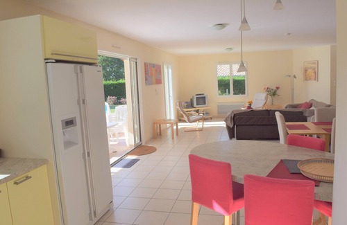 Sanguinet Villa | Beautiful Spacious Villa With Own Pool In Fabulous Location Close To Lake & Sea