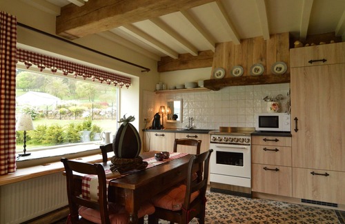 Chodes House | Beautiful stone cottage with panoramic views over the hills of the Ardens