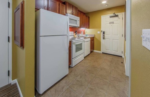 Sheridan Apartment | Beautiful Studio - Acqua Park - Great family fun!