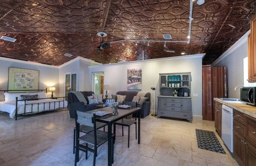Indian Beach Sapphire Shores House | Beautiful Studio for 4, with Complete Kitchen, Large Bath w/Tub & Shower