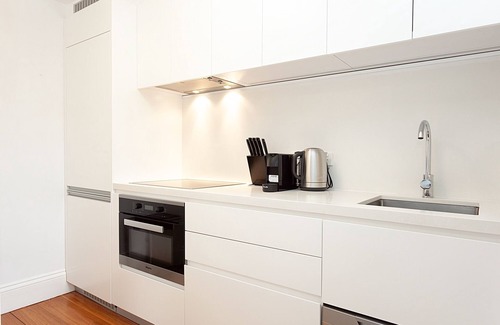 Lewisham Apartment | Beautiful Studio in Heritage Building with Balcony