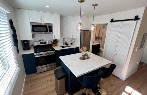 Valley Glen Apartment | Beautiful Studio with Private Patio
