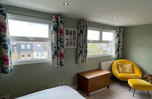 Earlsfield Apartment | Beautiful & Stylish 4BD Family Home - Wimbledon!