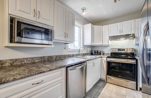 Gatineau House | Beautiful stylish home with 3 bed rooms, a den and 2 full bathrooms