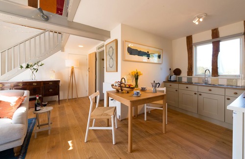 Stowmarket Cottage | Beautiful – Stylish – Rural – Elegant: Deepwell Granary is a romantic getaway.