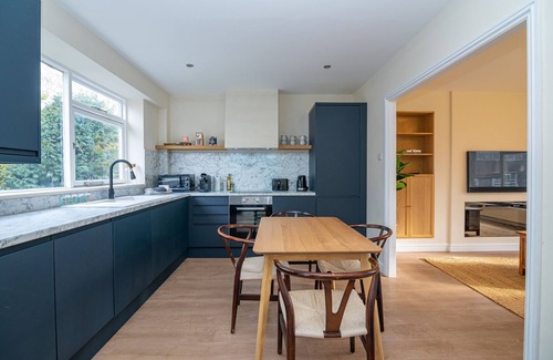 Epsom Apartment | Beautiful Stylish Two Bedroom Apartment in Epsom!