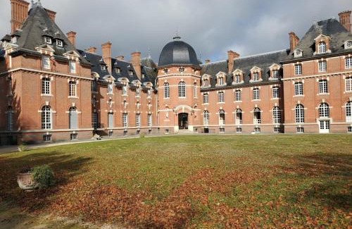Salbris Apartment | Beautiful suite in a historical castle in Loire Valley
