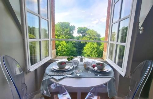 Salbris Apartment | Beautiful suite in a historical castle in Loire Valley