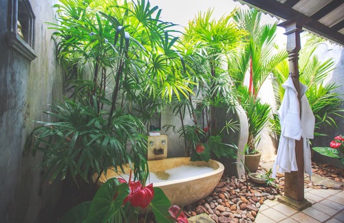 Midigama Villa | Beautiful suite in the luxurious colonial style Villas Gabrielle