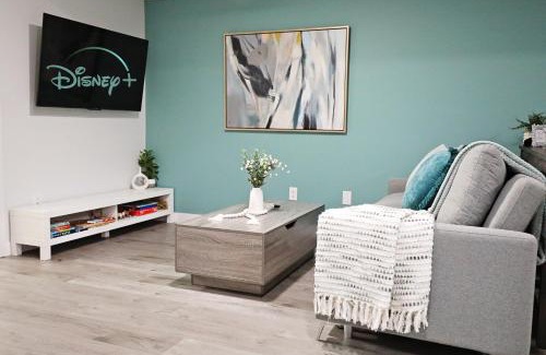 Southwest Edmonton House | Beautiful Suite King Bed,Long Stays,Disney,Airport