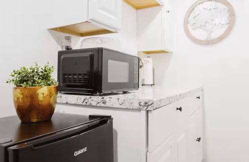 Ampere House | Beautiful Suite Mins to EWR & NYC