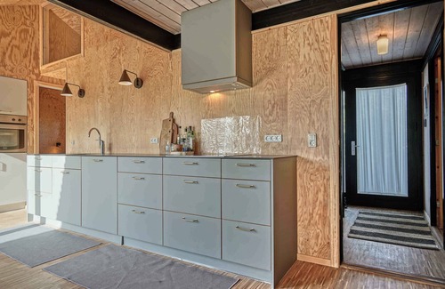 Arnager House | Beautiful summer house near the water