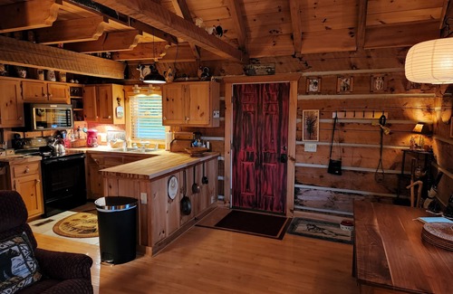 Vesta Cabin | Beautiful Sunsets & Amazing Stars in every season, Family-owned gem.
